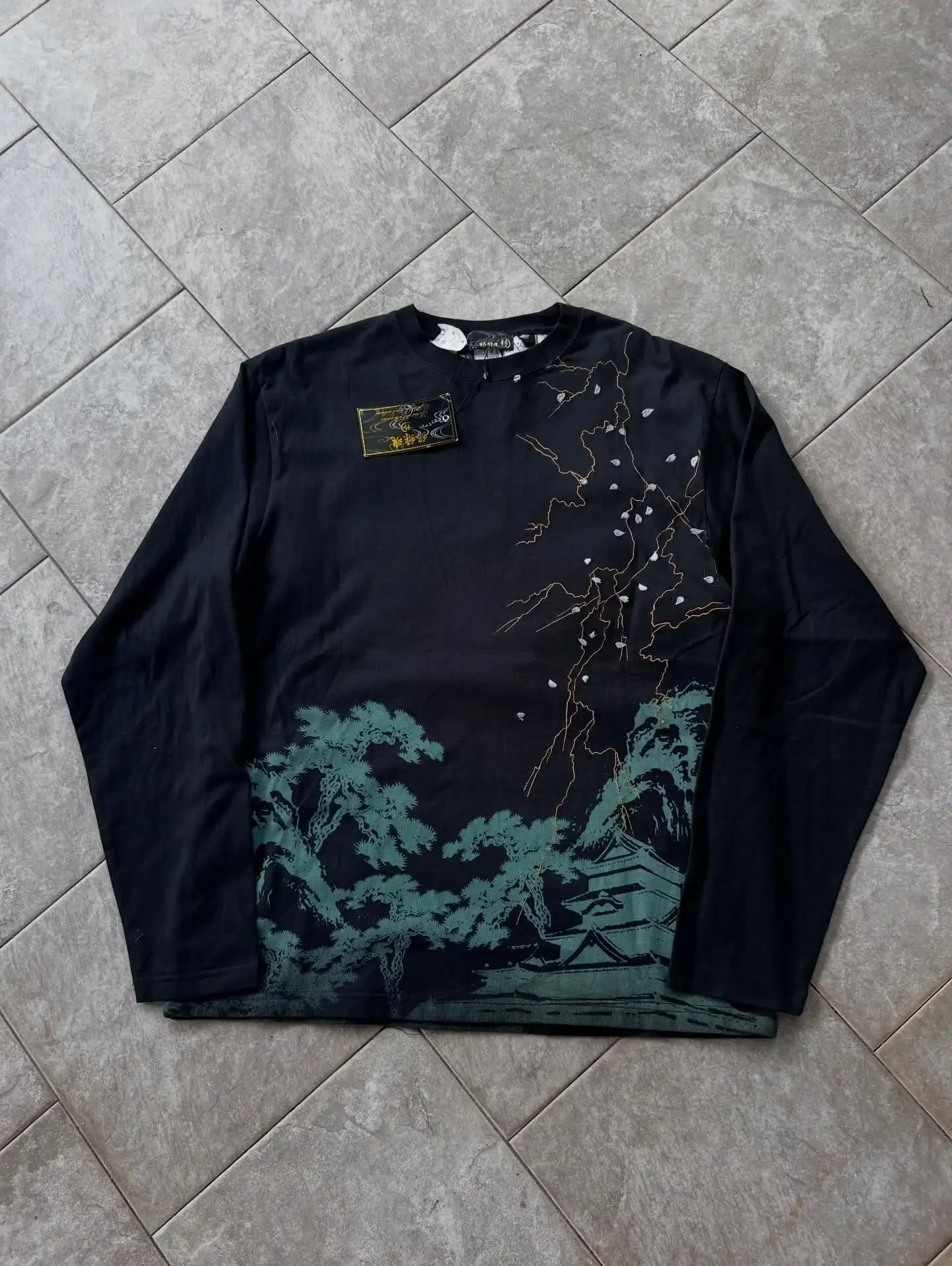 

Y2K Gothic Long sleeved T shirt New Fashion Round Neck Oversized Devil Pattern embroidery T shirt Casual Cotton Tops Streetwear