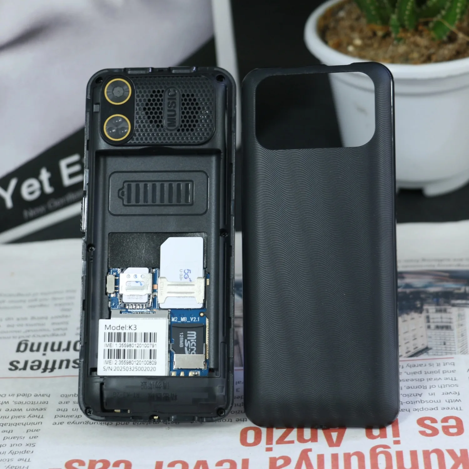Cheap Senior Cellphone GSM 2G Slim Large Push-Button Phone For Elderly SOS Key Two Sim Dual Torch Loud Voice Speed Dial