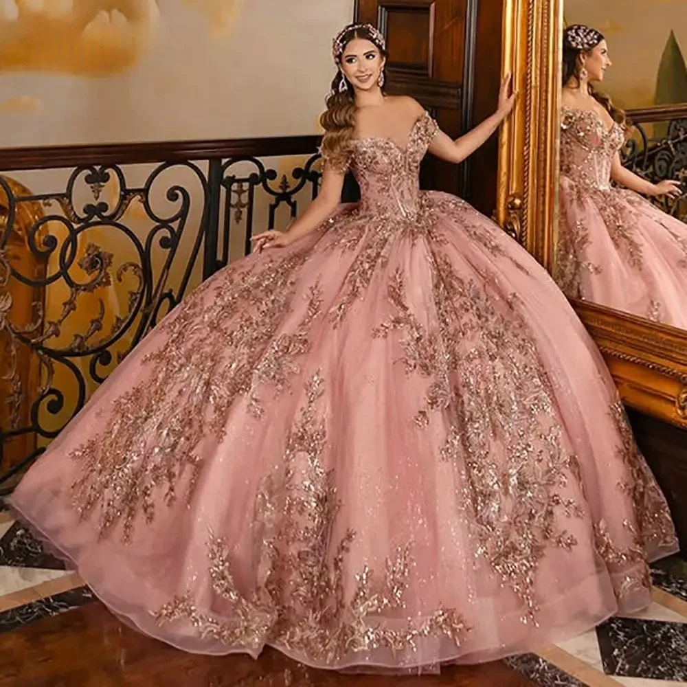 

Розовые платья Charro Quinceanera, бальное платье с открытыми плечами и аппликациями, кружевные мексиканские милые платья 16, 15 Anos по индивидуальному заказу
