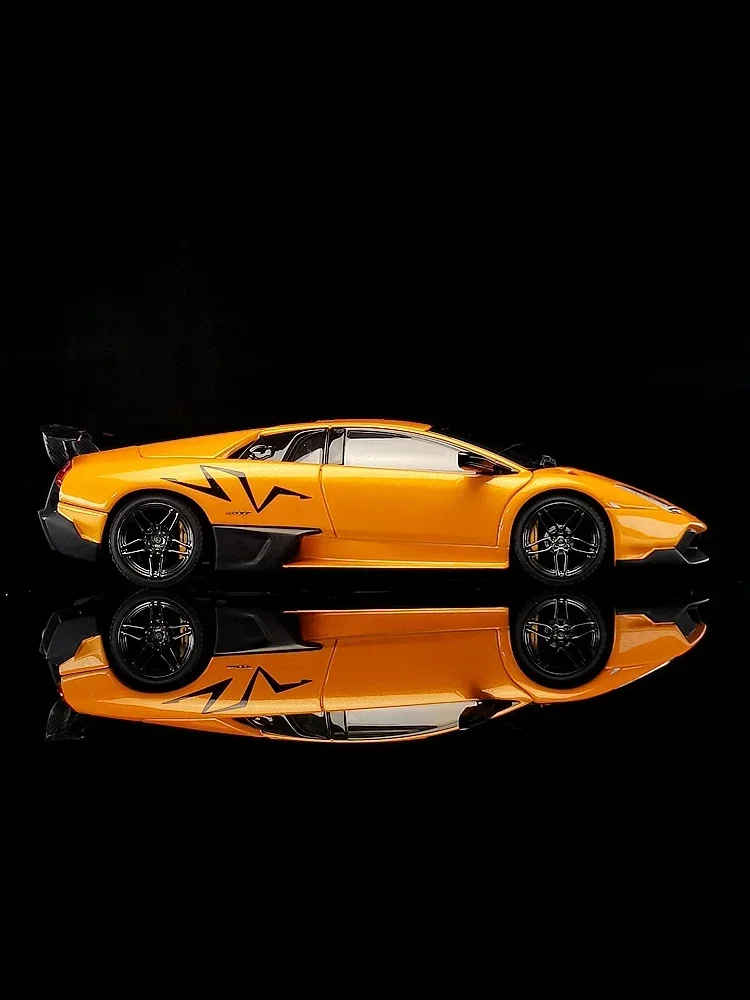 Lamborghini-modelo de coche estático de simulación de aleación de LP670-4, colección de juguetes decorativos para niños, regalos de vacaciones para niños, 1:43