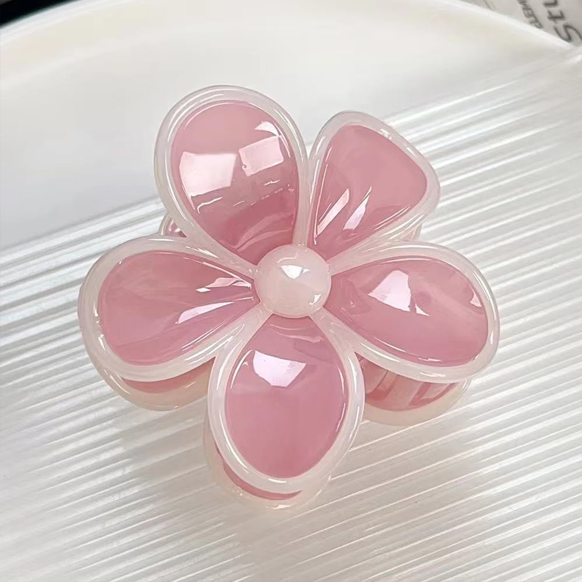 Sommerliche Frangipani-Haarspange in Jelly-Farben, Perlmuttfarbene Süße Mittlere Gesplißte Blumen-Haarnadel für den Hinterkopf, Haifischklammer – Detail 4