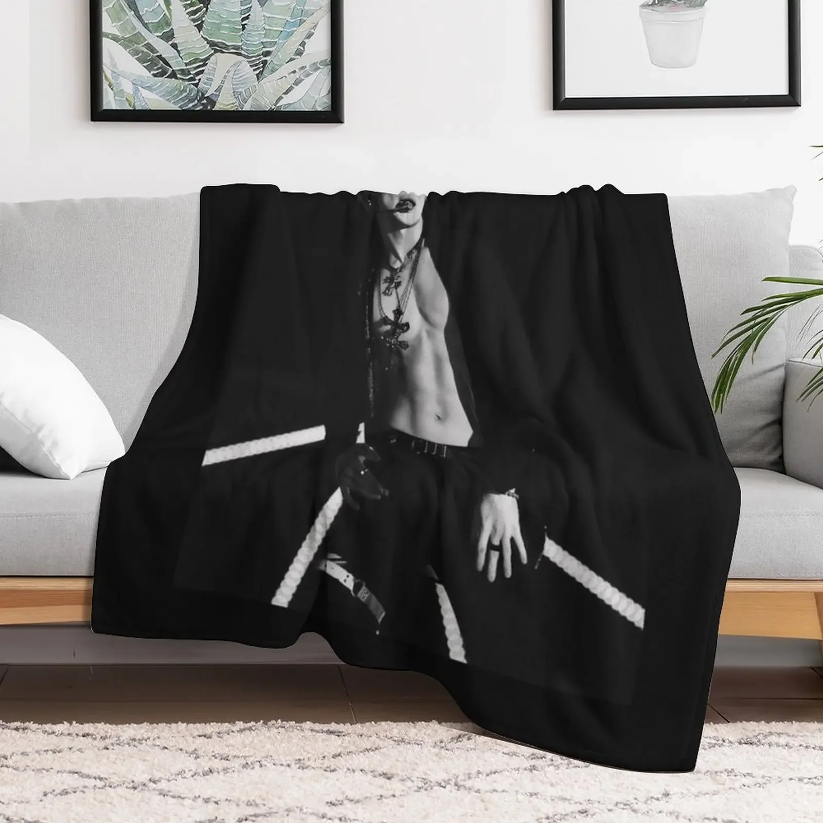 SHINEE TAEMIN Classic . Throw Blanket Summer Furrys valentine gift ideas Blankets