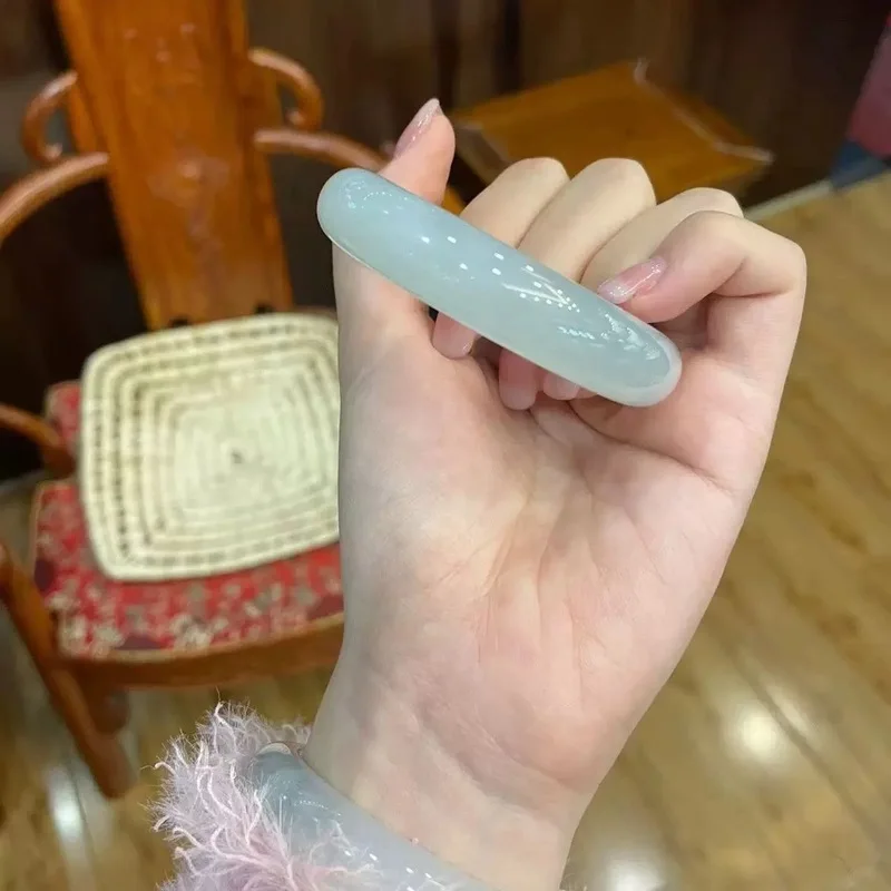 Myanmar jadeite base green accents, single color white moonlight, women's noble concubine style, with floating patter