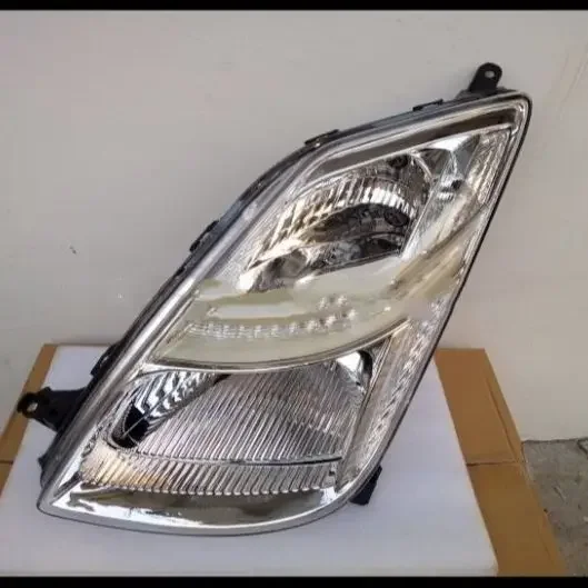 

eOsuns headlight assembly for Toyota Prius 2005-2009