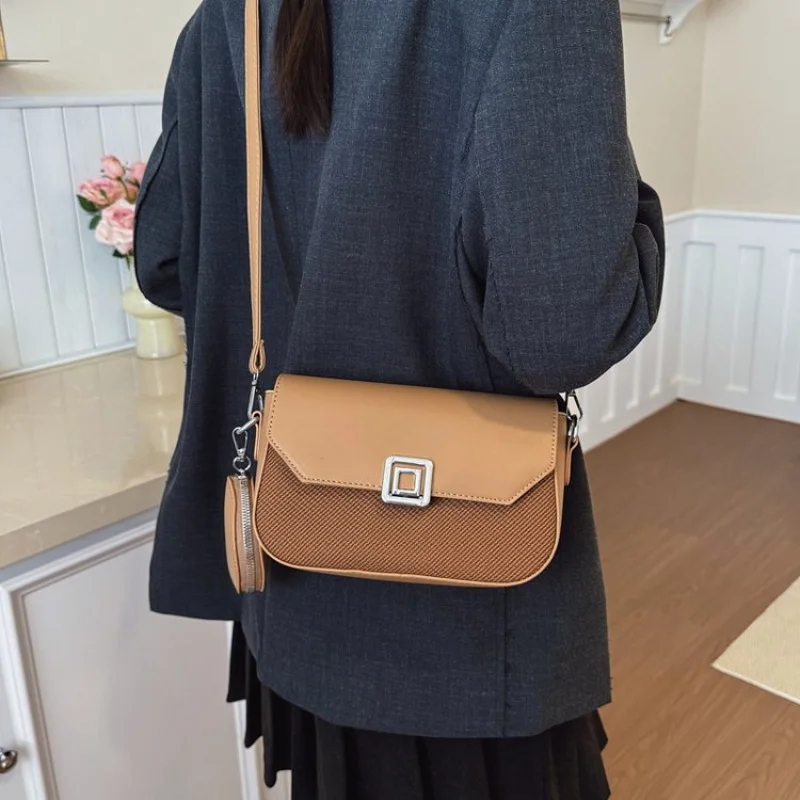 

Fashionable Ladies Handbag Crafted From Leaf-Patterned Leather Featuring High-End Daily Style​