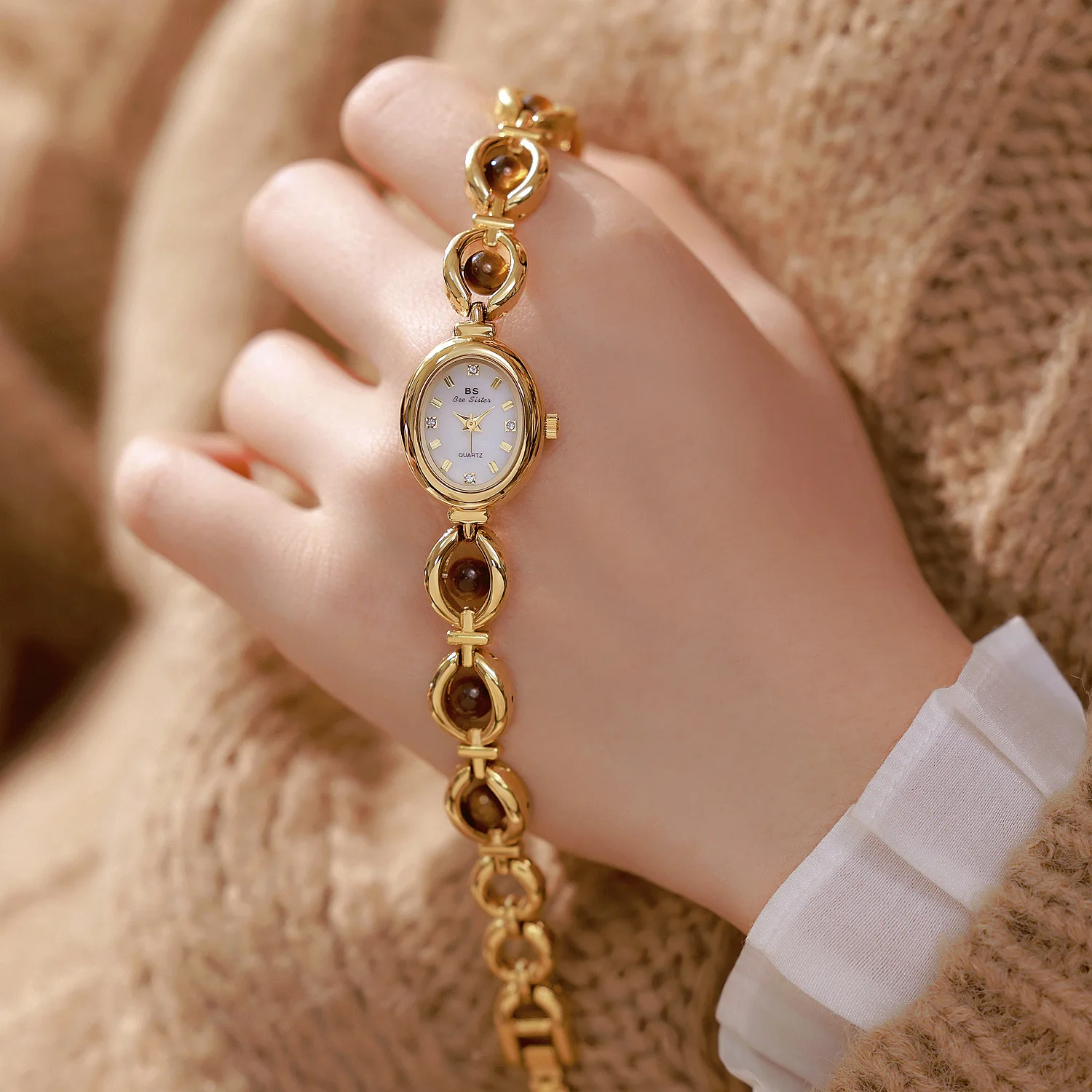 2025 جديد إمرأة البيضاوي ساعة كوارتز سوار عين النمر الطبيعي خمر ساعات ذهبية مقاوم للماء فستان على مدار الساعة