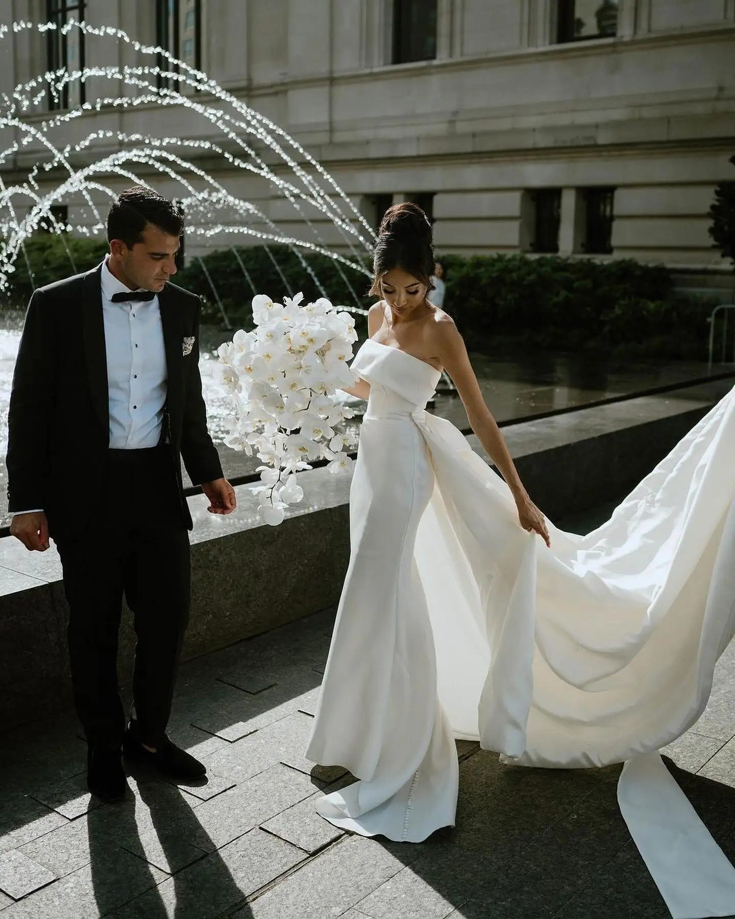 Robes de mariée sirène en satin sans bretelles pour femmes, élégantes avec poignées, robe dos nu pour patients avec train amovible