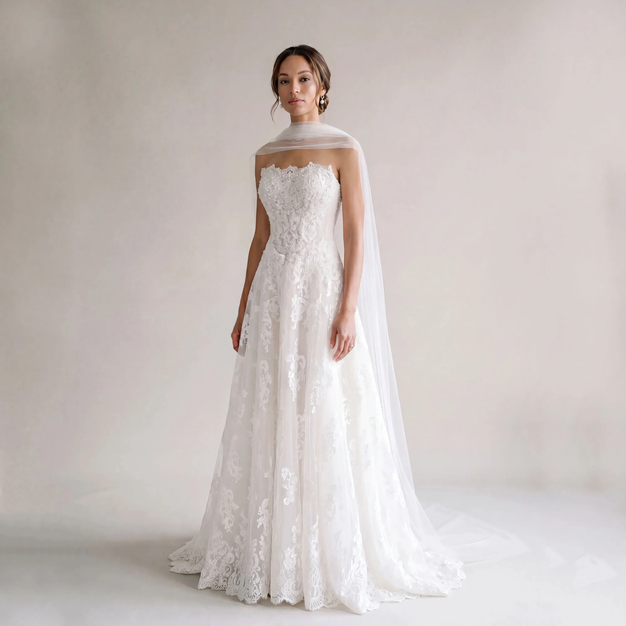Trägerloses Brautkleid in A-Linie mit abnehmbarem Tüllumhang, perlenbesetzter Schnürung am Rücken, Spitzen-Brautkleid, maßgeschneidert, Vestidos De Novia