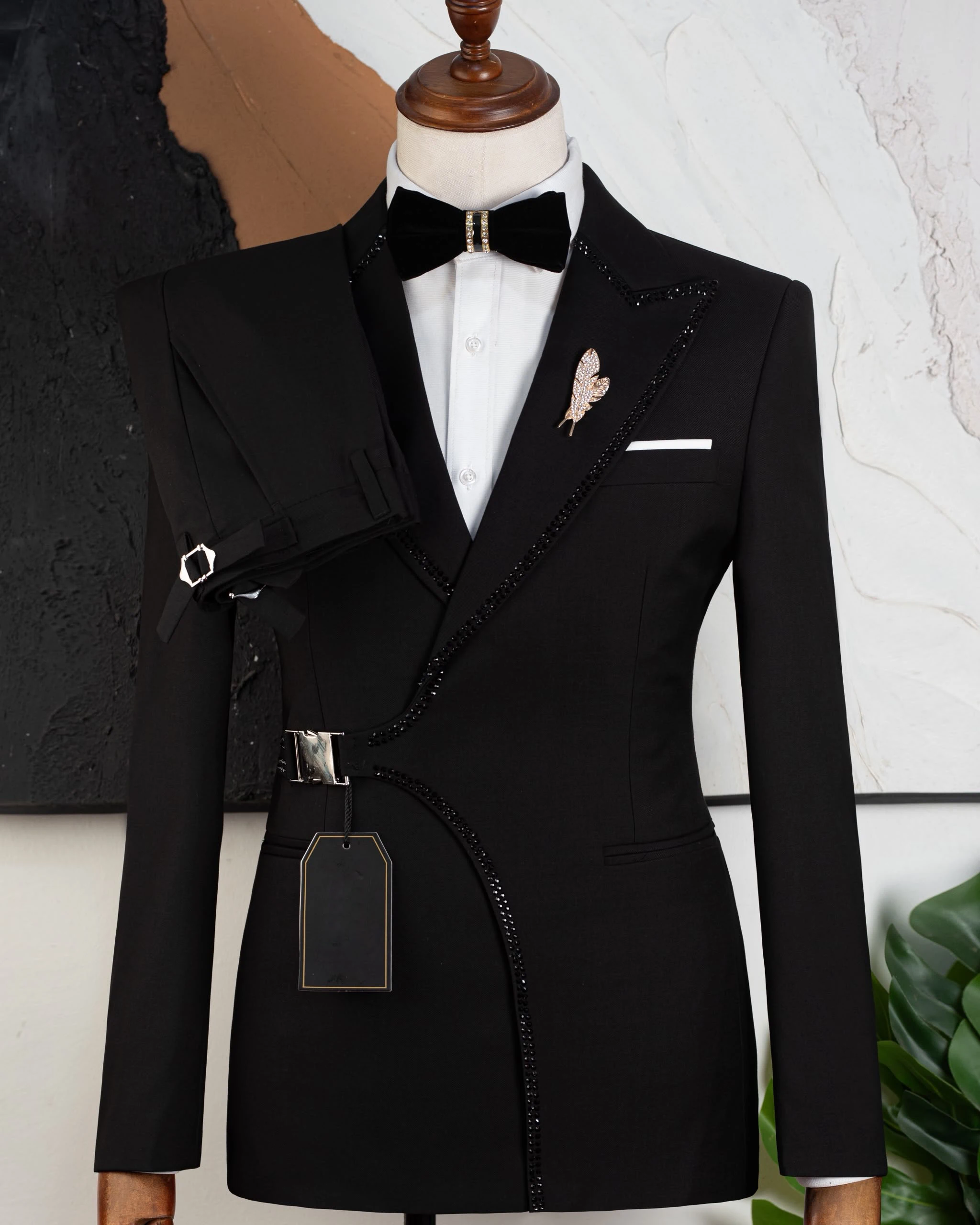 Luxury Black Asymmetrical Zip Blazer with Rhinestone Trim and Butterfly Brooch Men Gala Party Suit Jacket Customized M266005