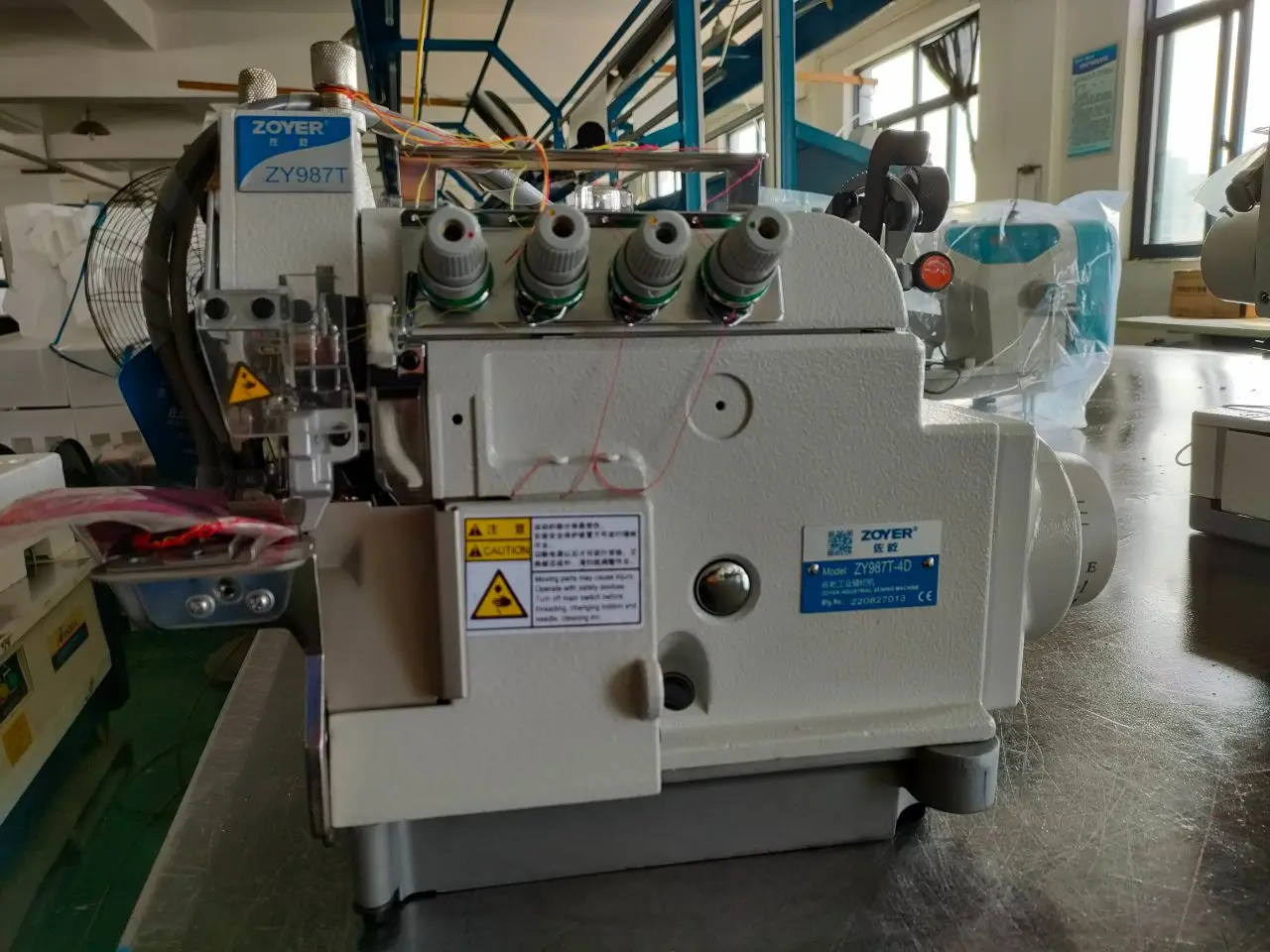 ZY987T-4D Zoyer Triple Needle Direct Drive Overlock Industrial Sewing Machine Manual Flat Bed 40kg Home Use Motor High-Speed New