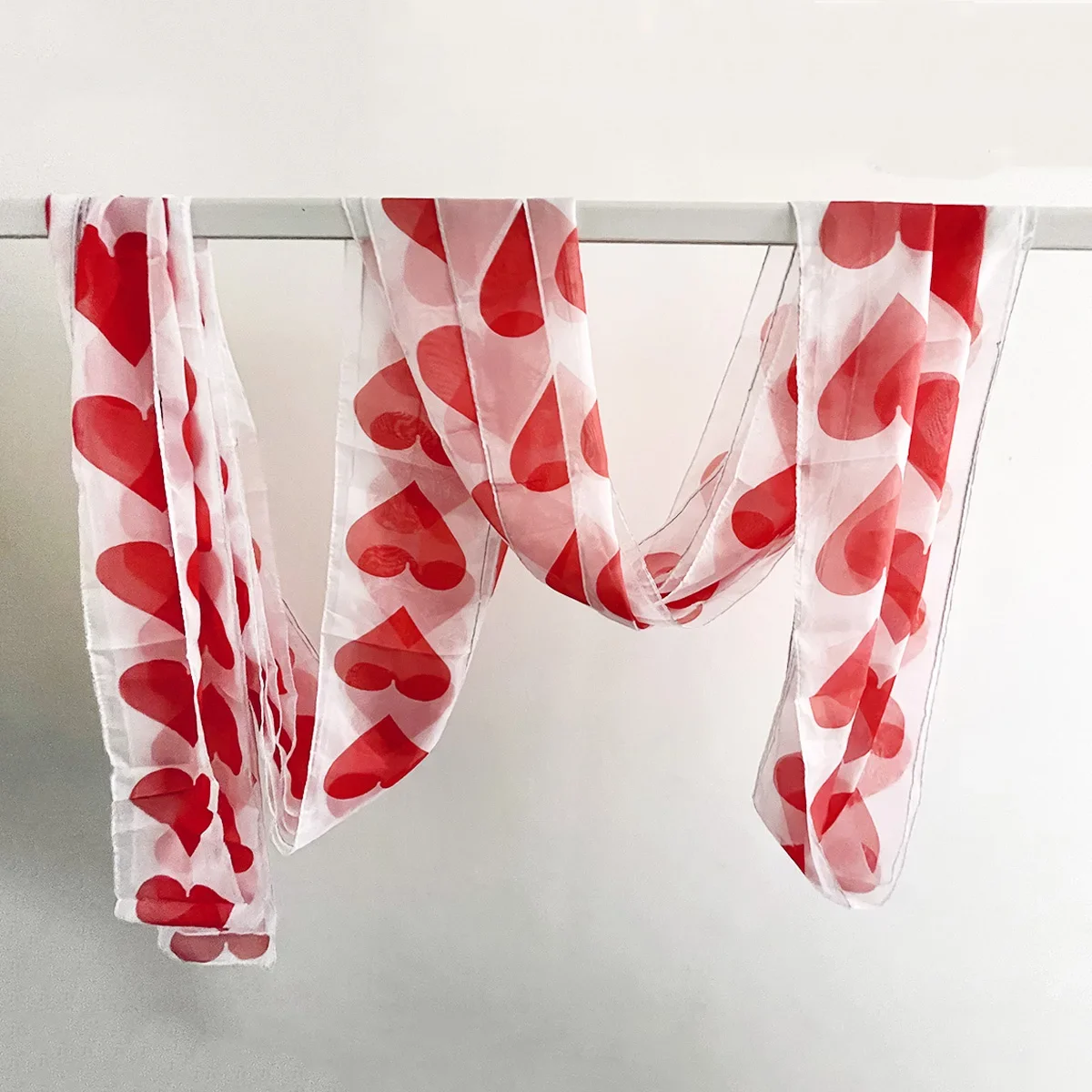 

Extra-Long Chiffon Silk Scarf Magic Tricks 1500*16cm Red Heart Pattern Long Silk Streamer Stage Party Magia Accessories Props