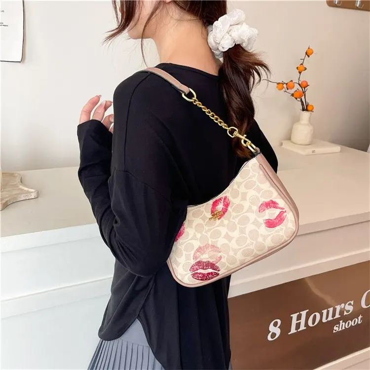 

2025г Новая женская сумка под мышками | Модный маленький квадратный кошелек подмышками | Универсальное классическое плечо | Высококачественный портативный прибор для ежедневного использования