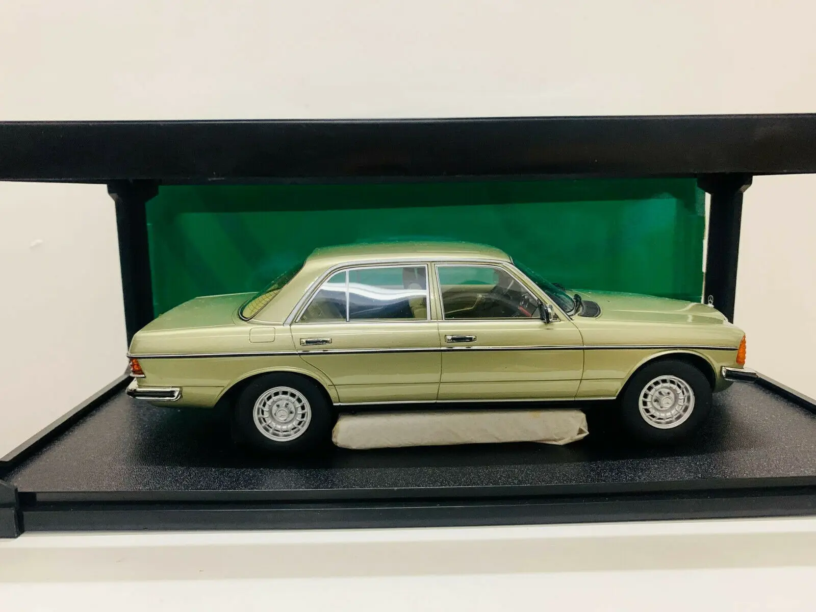 Cult Scale Models MB 280E W123 Green Metallic 1/18 Scale Resin Model