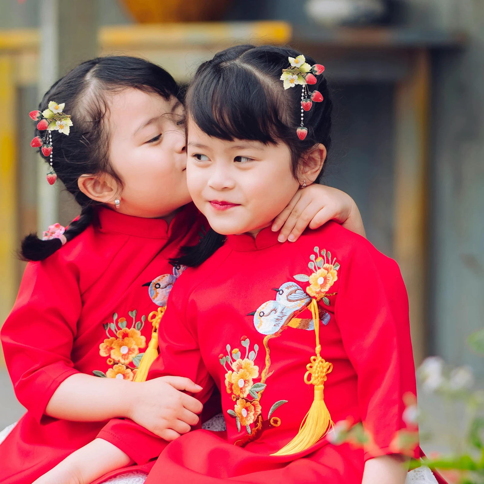 

Заколка для волос с клубникой, красная кисточка, боковой зажим, аксессуары для волос в древнем стиле, головной убор ханьфу, ретро-палка, вилки для булочек