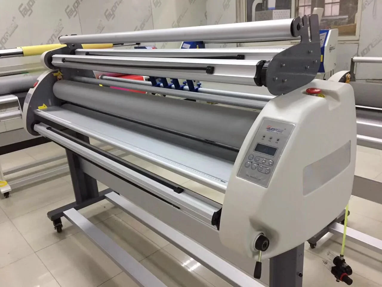 2025 1600DA automatic laminating machine, cold laminating machine, advertising electric laminating machine, no backing paper 