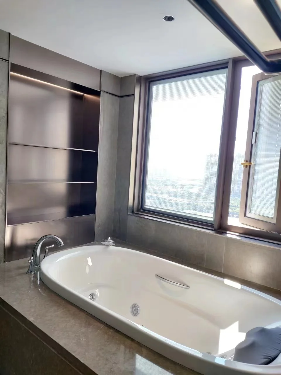 Niche ไฟห้องน้ํา Wall Mount ชั้นวางสุขาผู้ถือกระดาษสแตนเลสผนัง Niche ห้องน้ํา Niche