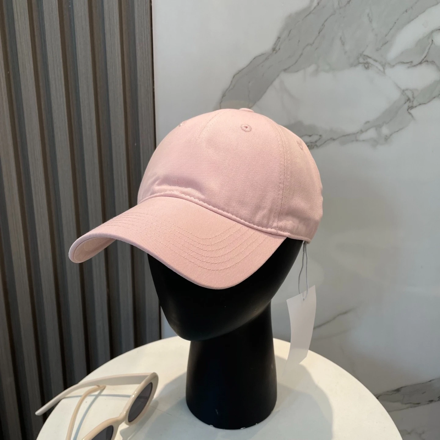 

Comfortable Versatile Lightweight Unisex Baseball Cap for All Seasons Hat Breathable Design Adjustable Strap Holiday Gift Casual