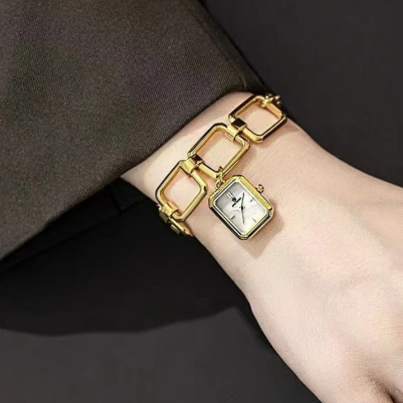 Gold Plated Bracelet New Quartz Women\'s Watch Antique Jewelry Luxurious Temperament Personalized Fashion Clothing Accessorie