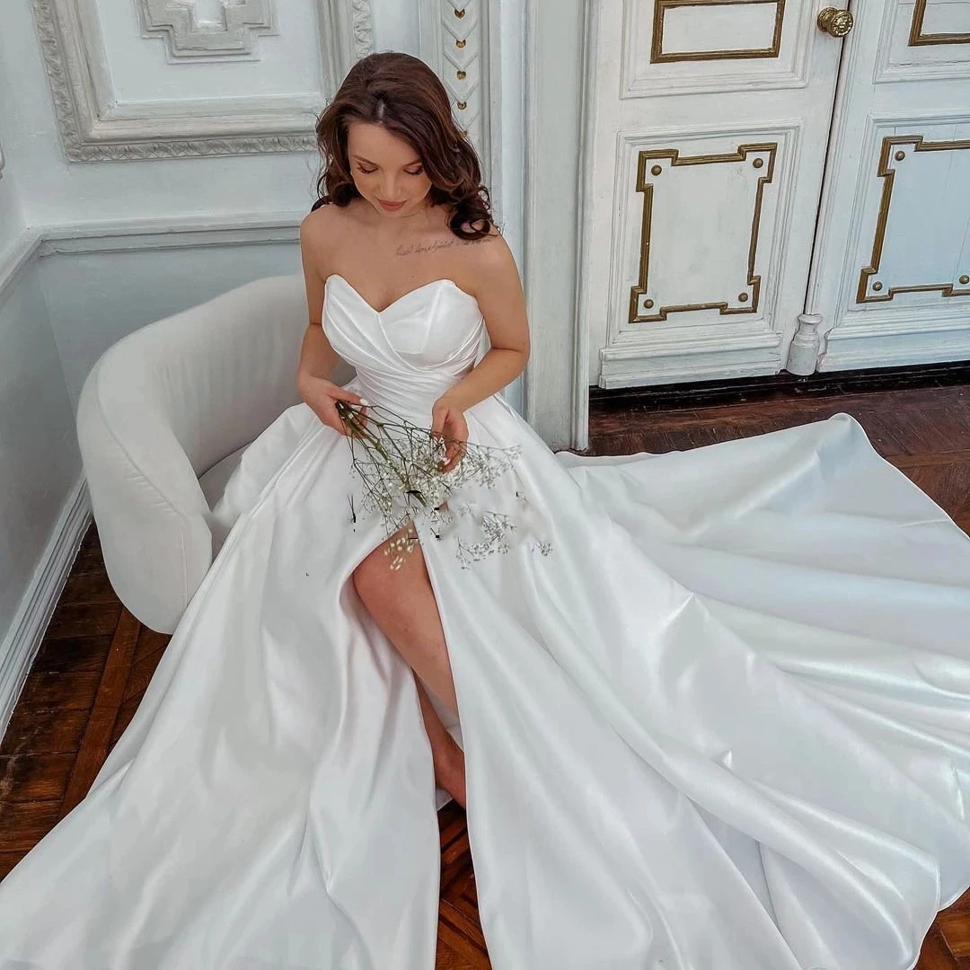 Elegant Wedding Dresses Sexy Split Sweetheart Satin White Bride Gowns Sleeveless Sweep Train Custom Made Civil Robe Mariee Fold