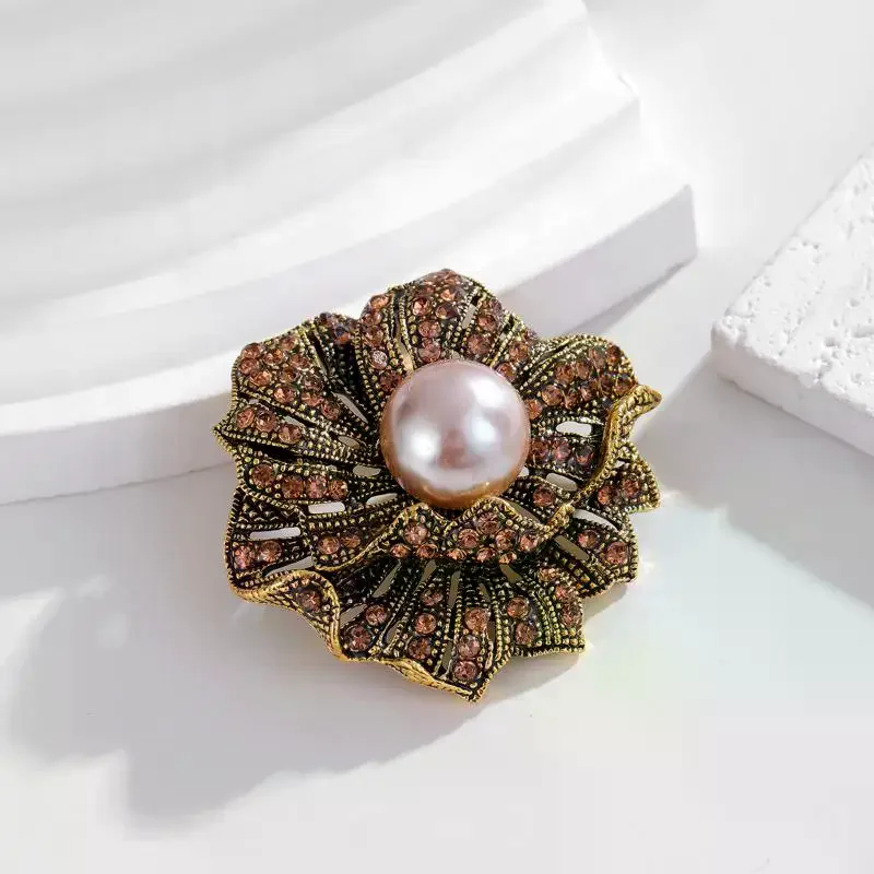 Retro Leaf Pearl Brooch Pin With Embedded Diamonds Elegant Fashionable Jewelry Accessory Pin Brooch