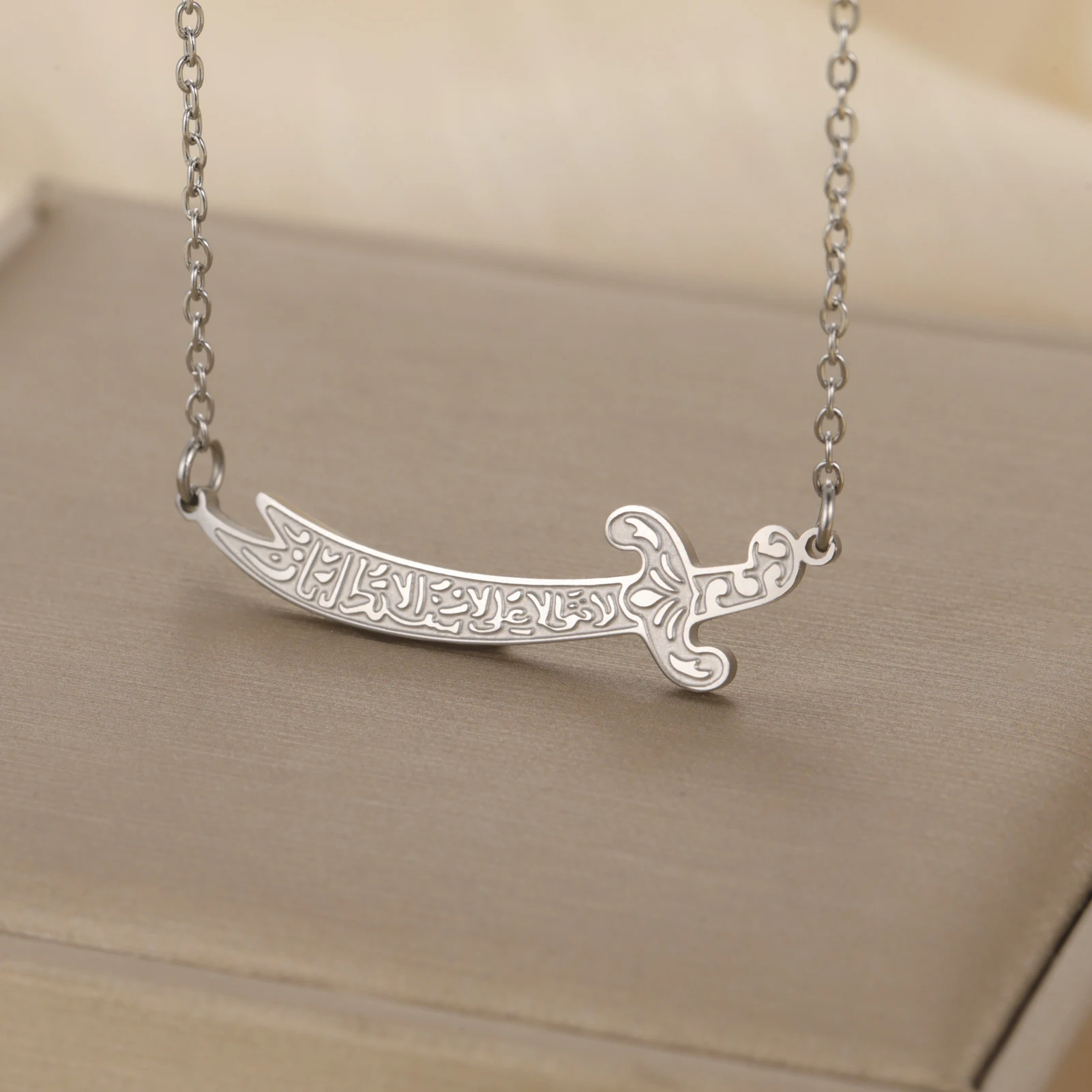 Kkjoy Islamischer Schwert-Anhänger, Edelstahl, muslimische Halsketten, religiöser Schmuck, Geschenk für Männer und Frauen – Detail 4