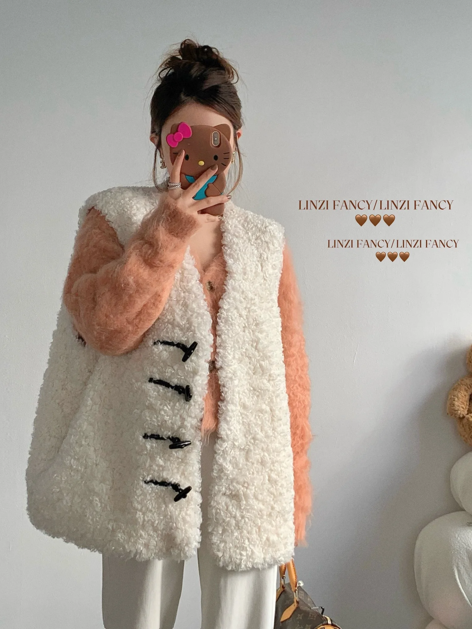 

Пушистый жилет оверсайз Linzi, свободный свитер с V-образным вырезом, на одной пуговице, для повседневной носки, однотонная верхняя одежда, зимняя коллекция