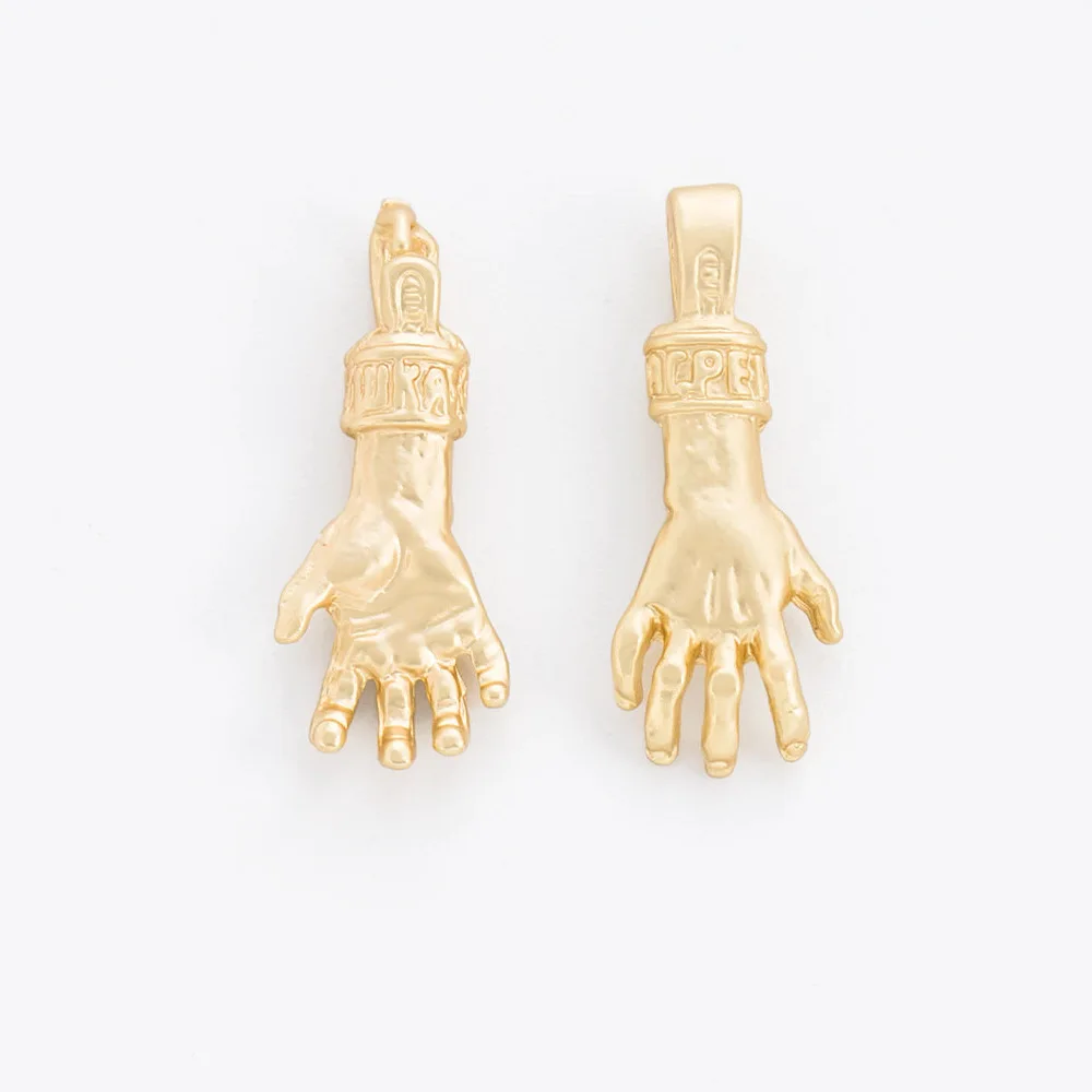 Abbigliamento e accessori moda retrò fai-da-te chic e unici, piccoli ciondoli di media lunghezza, con una personalità retrò