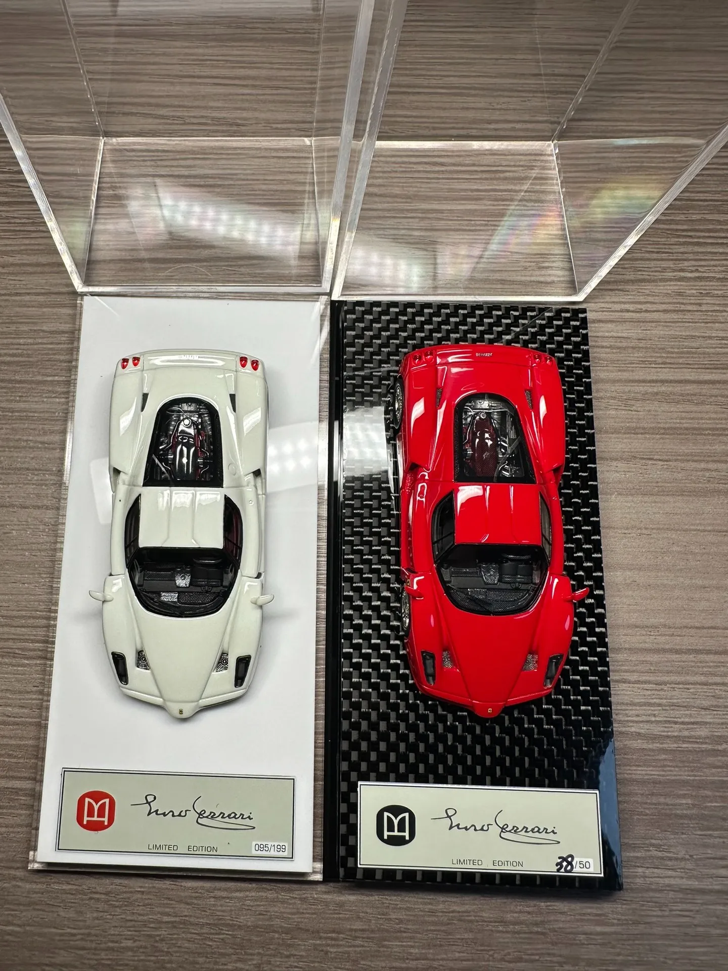 DMH 1:64 EnZO dual car white + red limited edition 199 resin simulation car model children's gifts