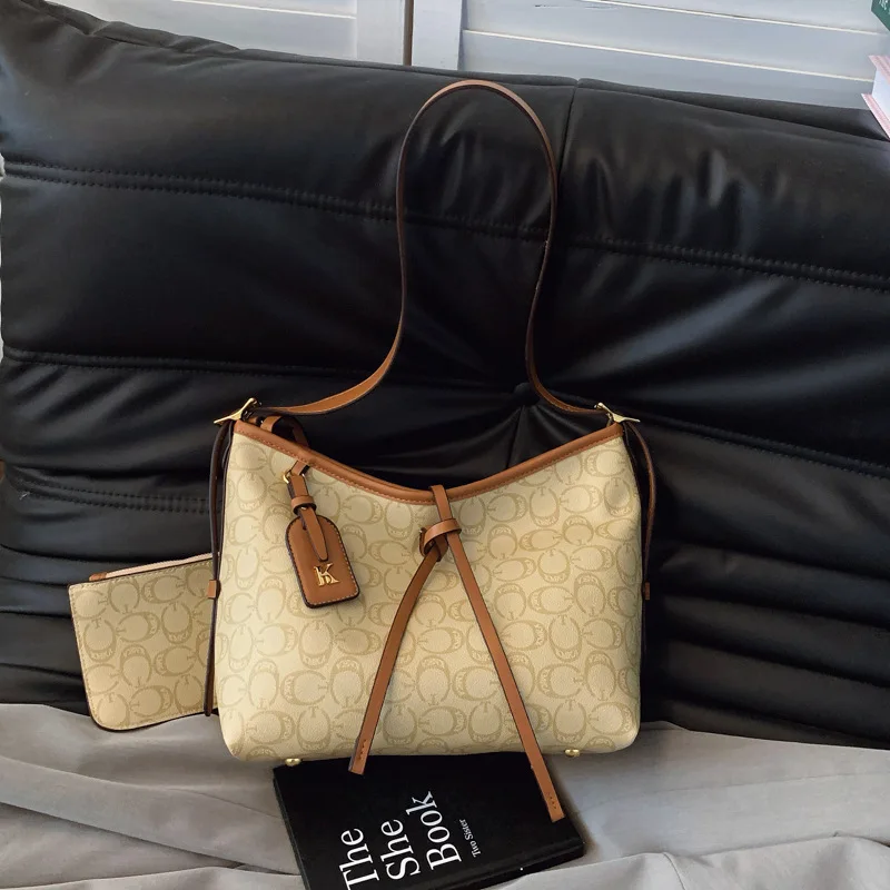 حقيبة يد جلدية ناعمة جديدة متعددة الاستخدامات - حقيبة سفر نسائية كورية أنيقة، كتف واسع ونمط كروس #1