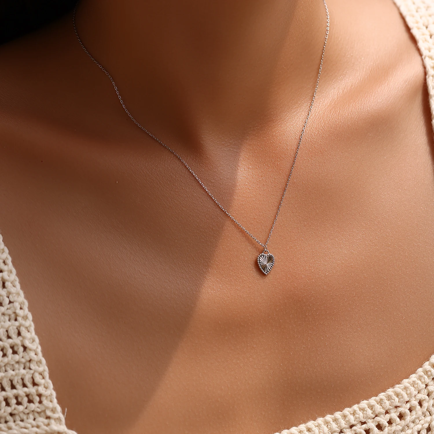 MODIAN 925 Sterling Silver Heart Pendant Necklace for Women Retro Laser Heart Charm Chain Necklaces Fine Jewelry For Daily Wear