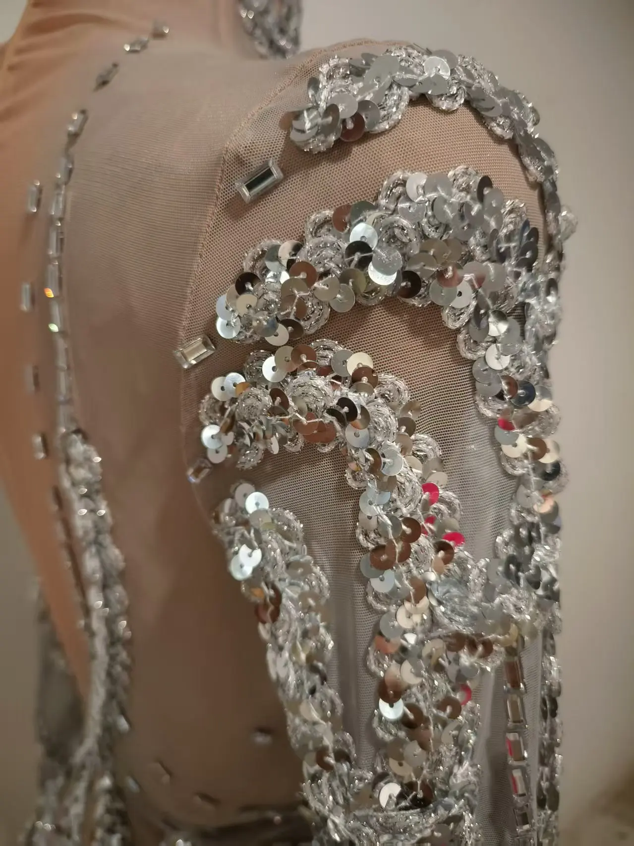 فستان فضي سباركلي ترتر شفاف من خلال Bodycon فستان قصير للنوادي الليلية خارج الحفلات فتاة حار الزي المرحلة حفلة حجر الراين ارتداء Feixiang #5