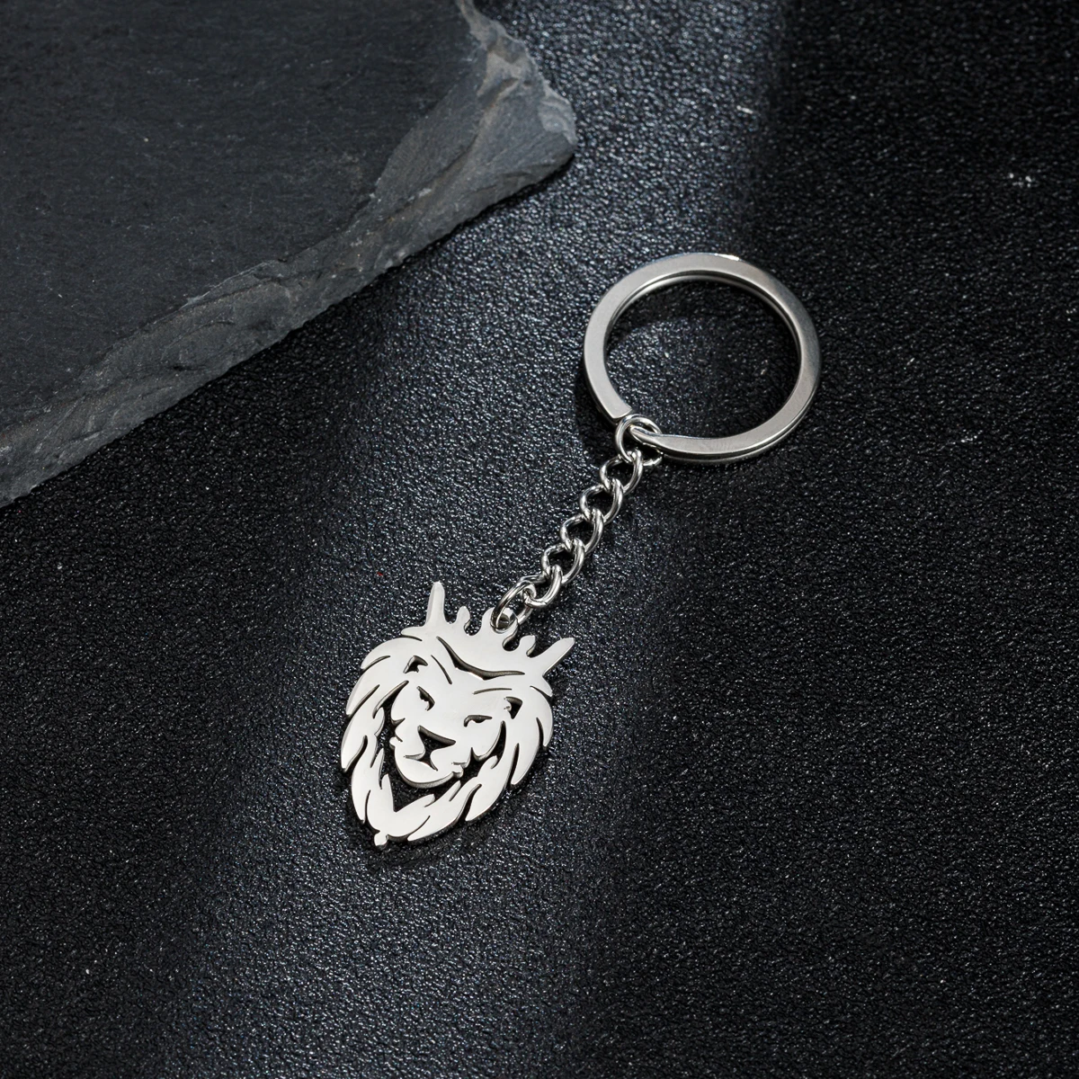 1PC Hollow Animal Key chain Stainless Steel Lion Pendant Keychains Gift Key Ring Accessories