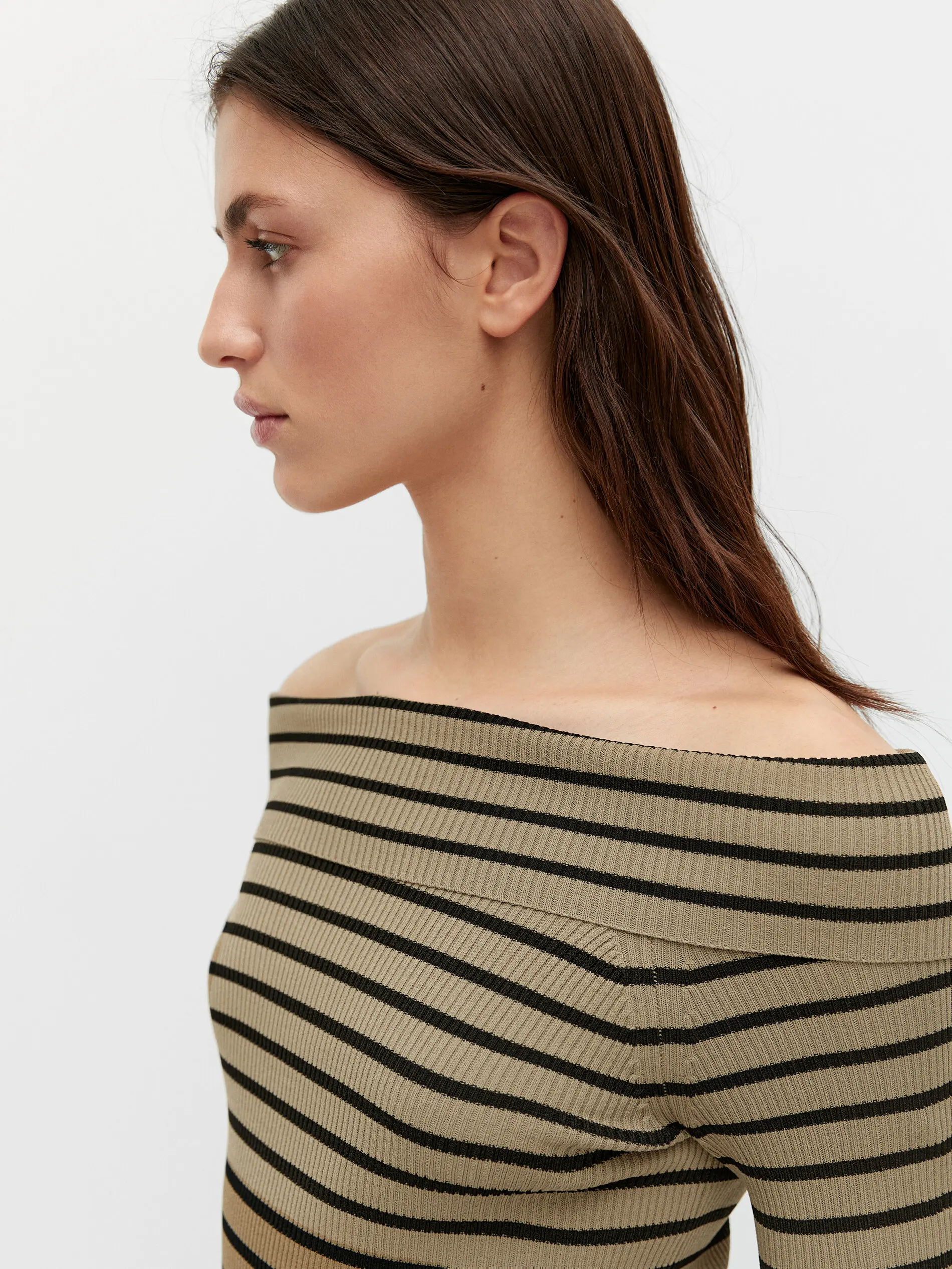 

Ethereal MD 2025 Massidutti, осенний новый стиль, женский модный повседневный полосатый вязаный свитер на одно плечо