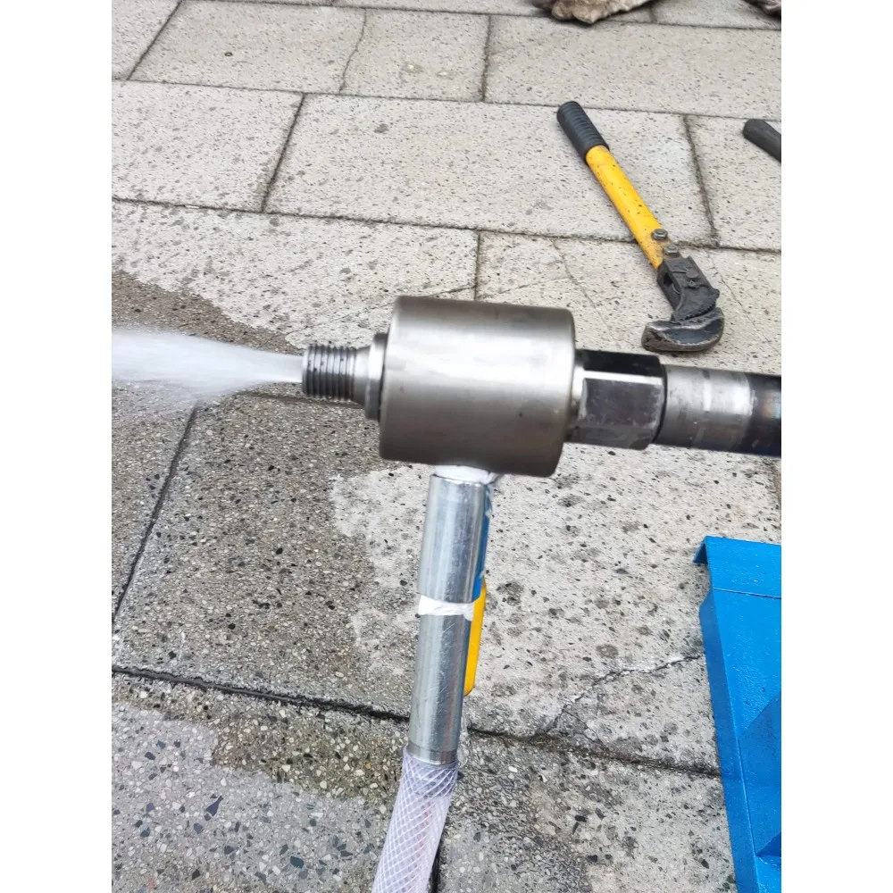 Water drilling rig device, thickened spindle, pipe laying machine water injector, increased water volume