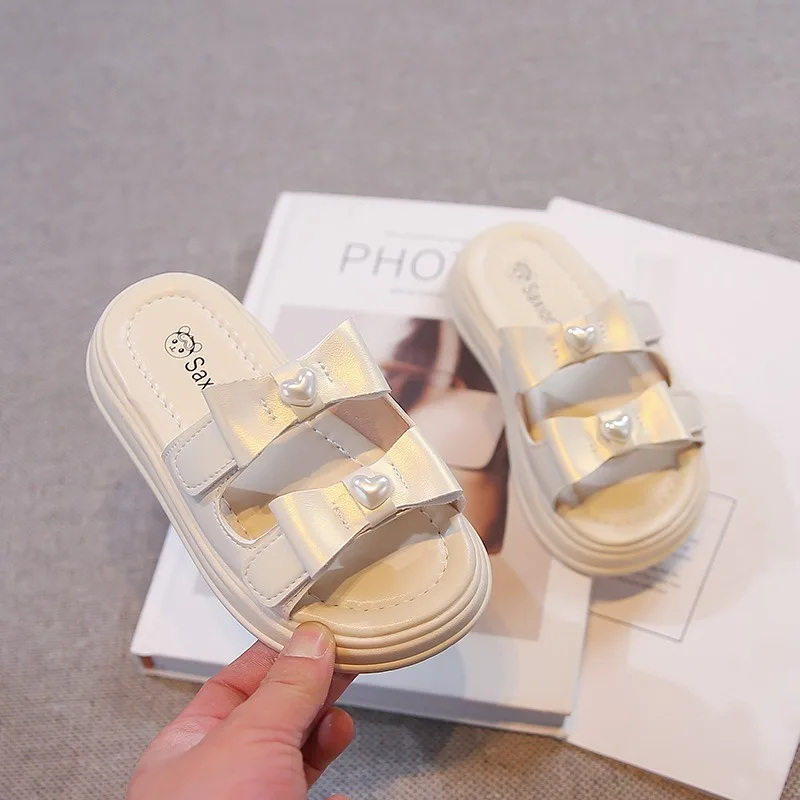Girls Flat Summer Slippers New Heart-shaped Pearl Bow Decoration Thick Soled Shoes Children Casual Fashion Soft Sole Slippers