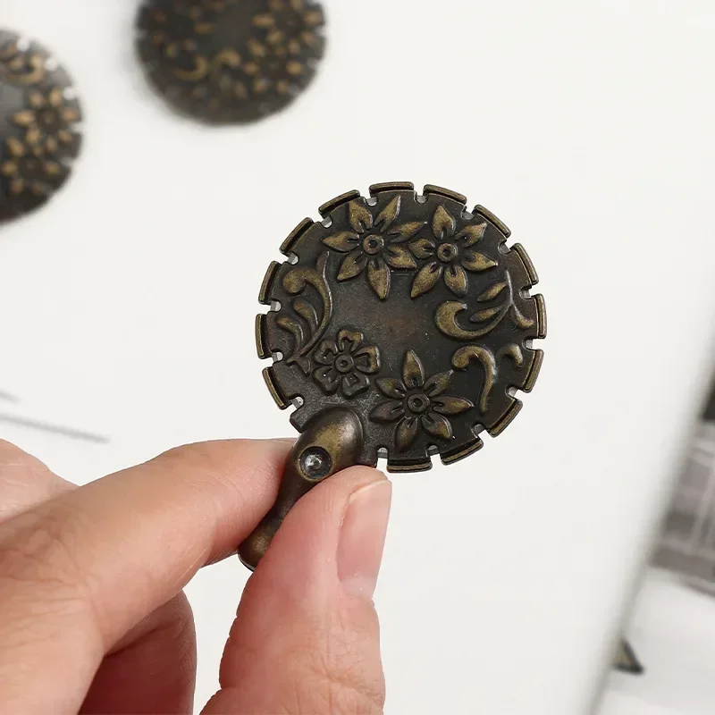 Thumbnail 4 - #26 Yarn Spools Comparison Guide