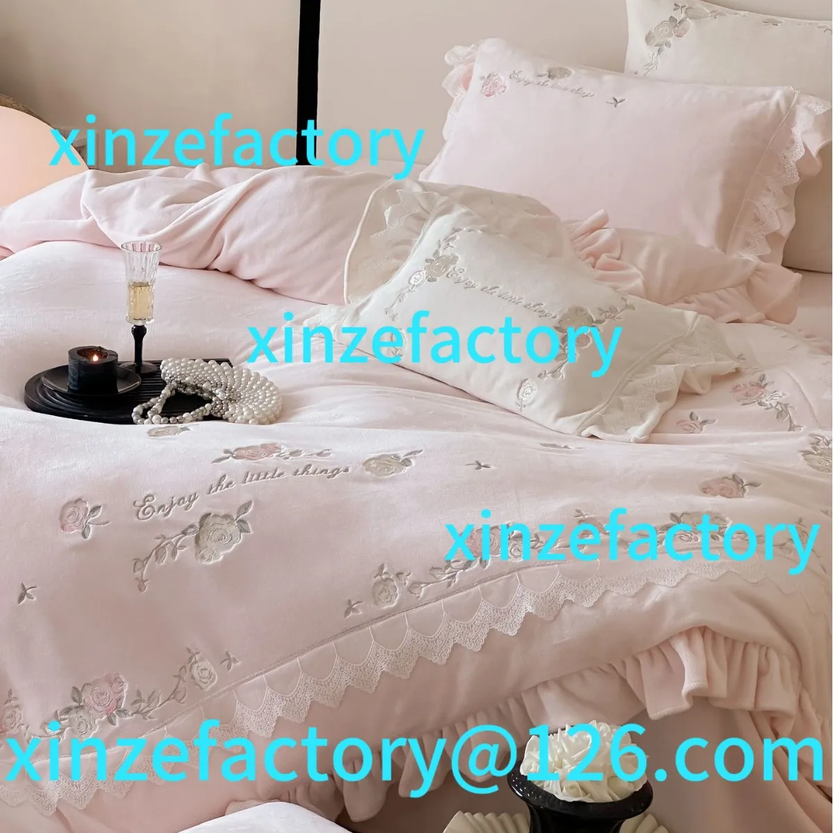 

Customizable French Rose Autumn/Winter Plant Floral Embroidery Lace Quilt Cover
