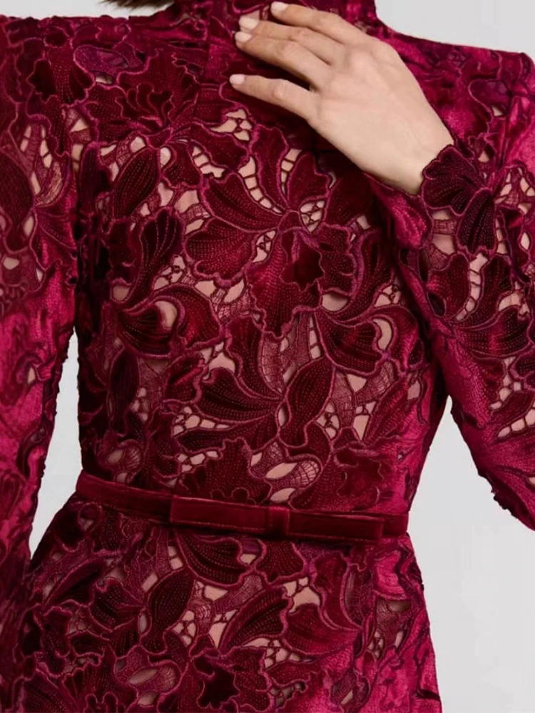 

Leisure and comfortable lace jacquard round neck long sleeved slim fit dress socialite style banquet evening gown