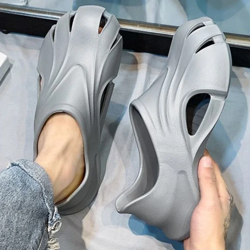 

Уличная мужская обувь Сверхлегкая обувь с отверстиями для повседневного использования Цвет Высокое качество Нескользящие новые летние удобные мужские сандалии по низкой цене 39,