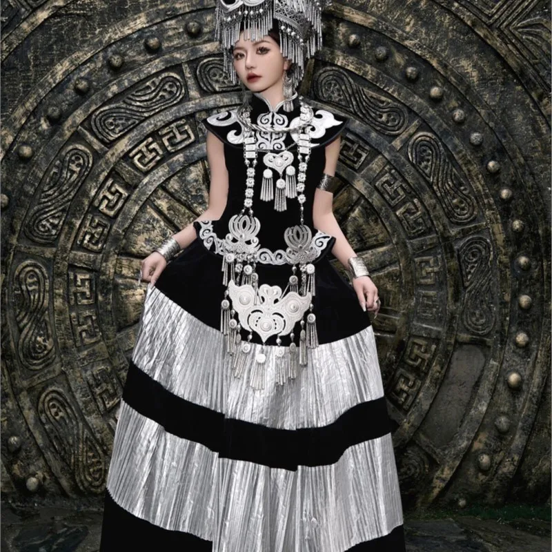 

New clothing female heavy industry national costume photo