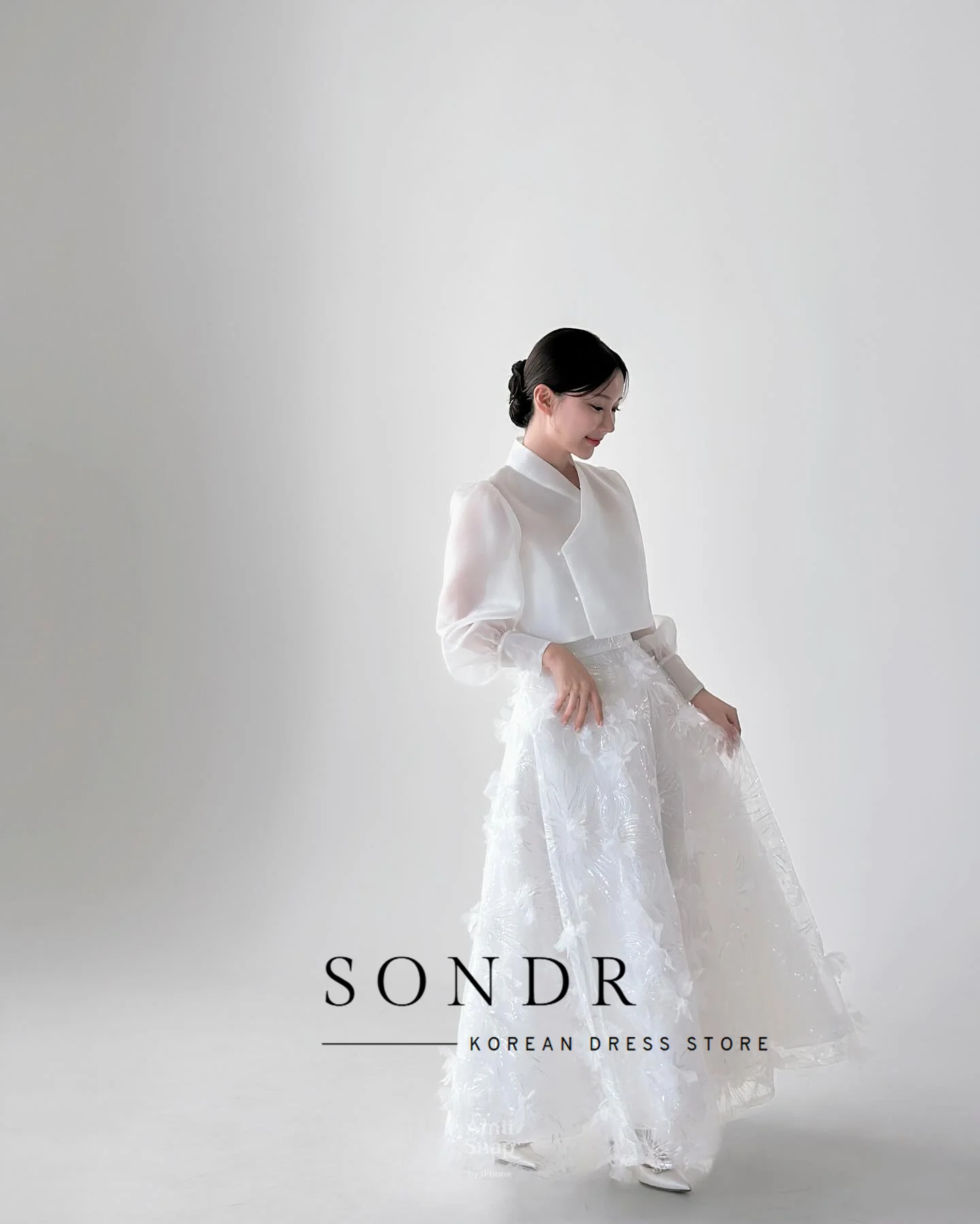 Sondr مخصص الهانبوك فساتين الزفاف الكورية صورة تبادل لاطلاق النار الفاخرة الدانتيل الخامس الرقبة طويلة الأكمام الأورجانزا فستان زفاف لحفل الزفاف #3