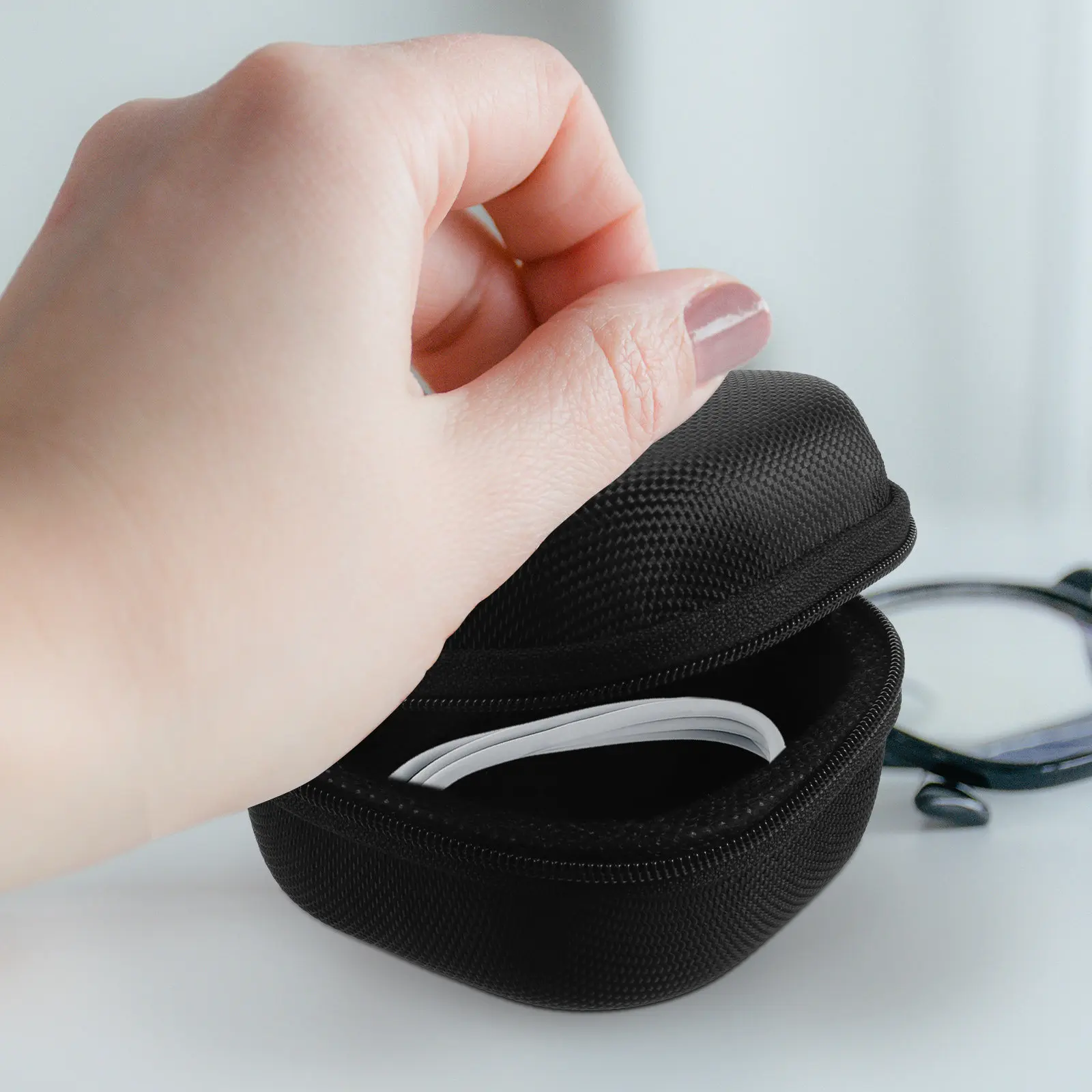Small Hard Square Earphone Pouch Black Portable Carrying Case Soft Lining Storage Box Earphone Storage Bag for Headphone USB