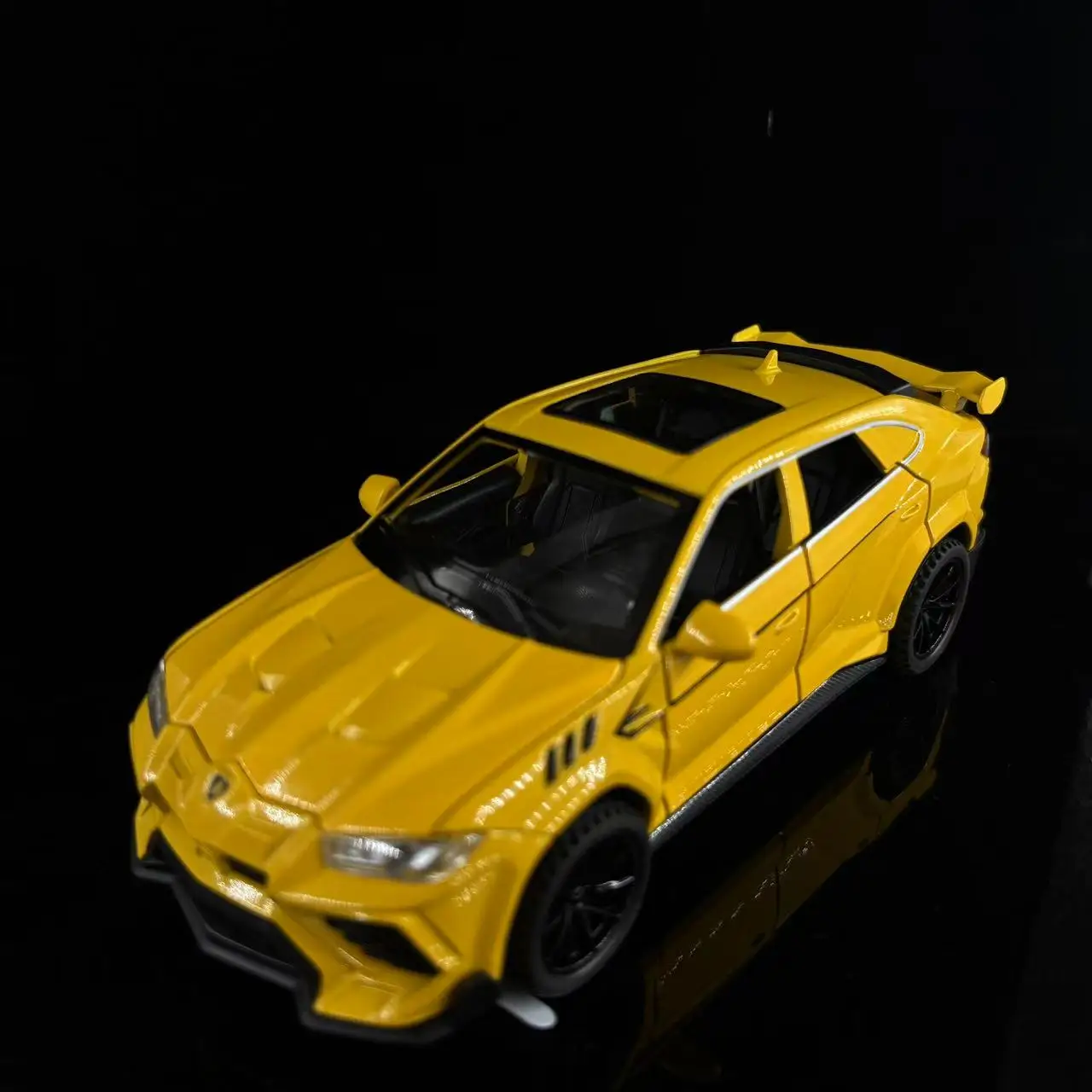 

1:32 Lamborghini URUS sports car Simulation Diecast Metal Alloy Model car Sound Light Pull Back Collection Kids Toy Gifts
