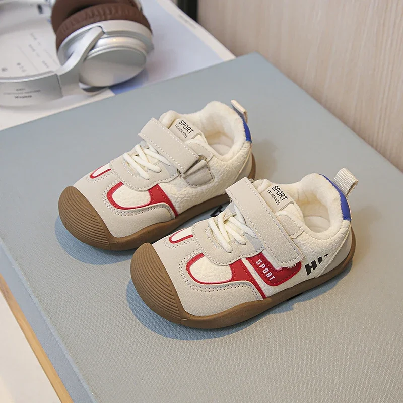 2025 أحذية مشي بتصميم عصري للأطفال أحذية رياضية مضادة للانزلاق أحذية كاجوال للأولاد والبنات أحذية رياضية للفصول الأربعة #3