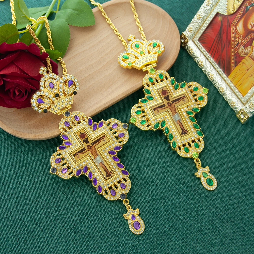 HTISOK Goldfarbenes Orthodoxes Kreuz-Anhänger mit farbigen Strasssteinen, christliches Kruzifix, religiöses Geschenk für Männer und Frauen mit Box – Detail 10