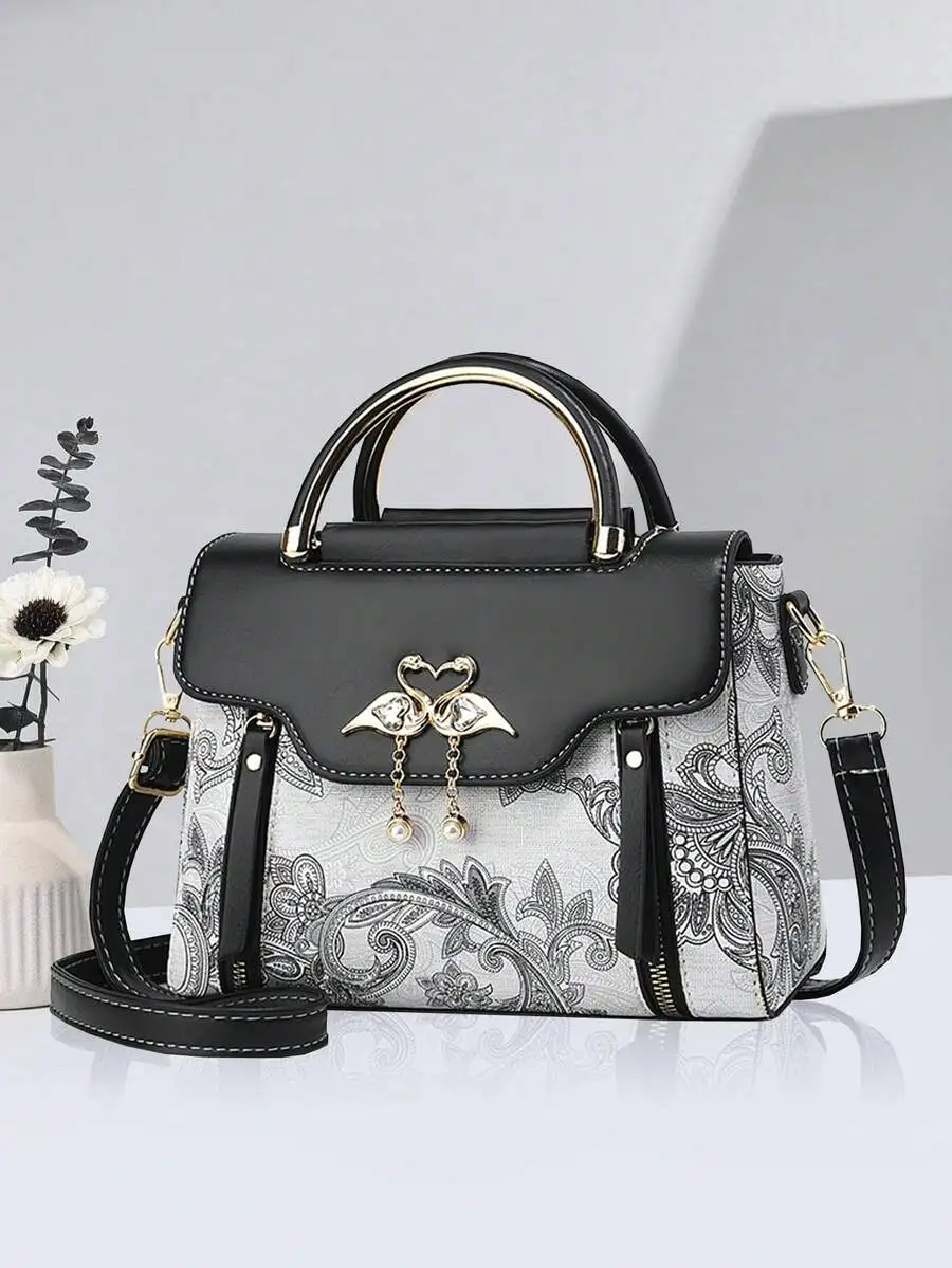 

Женская сумка через плечо с принтом пейсли и застежкой в виде лебедя