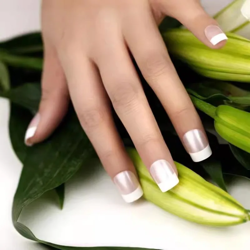 24 pçs simples arte do prego imprensa em unhas conjunto completo para meninas encantos curto branco francês barato unhas falsas conjunto com cola para mulher 2024