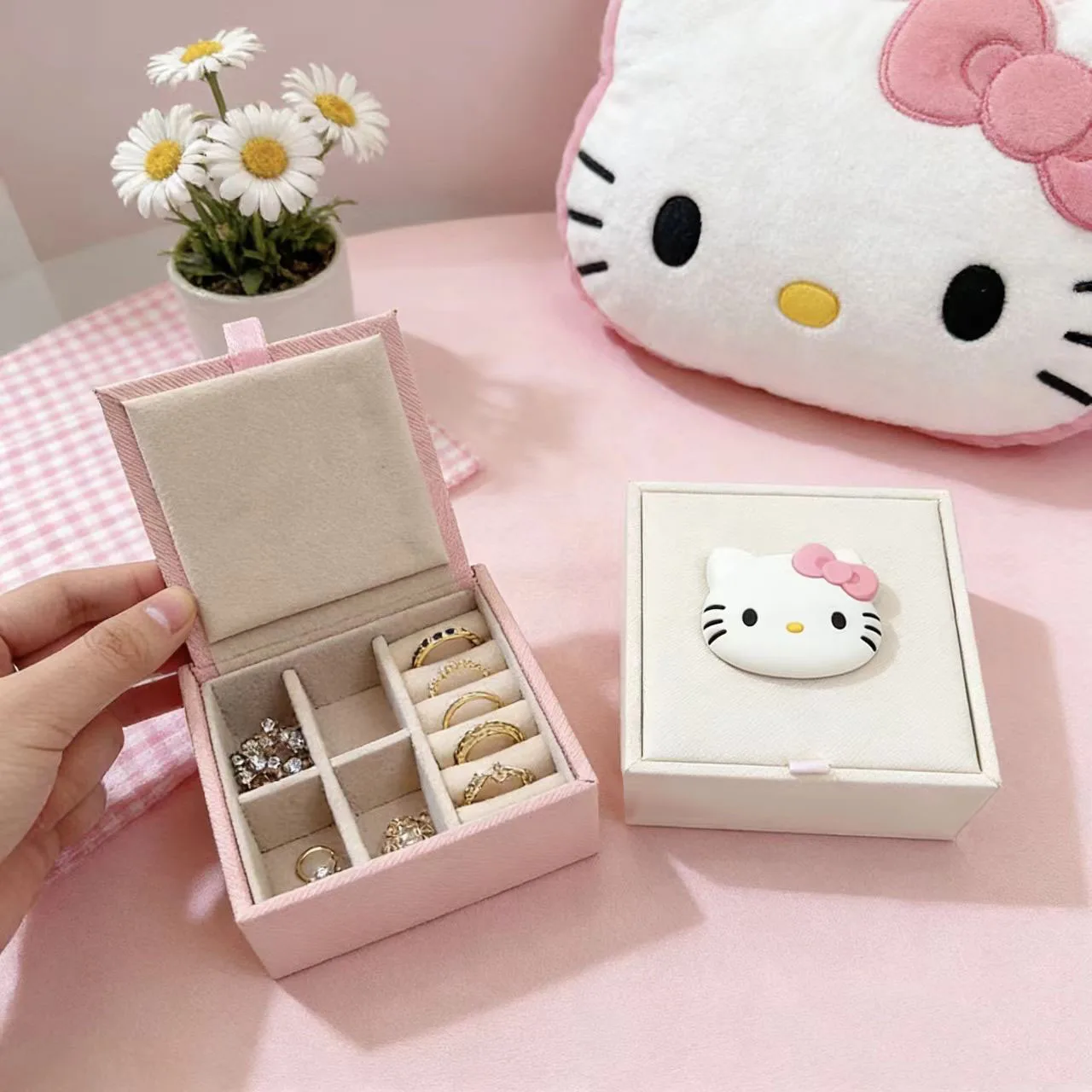 

Sanrio Hello Kitty Cartoons Portable Multi-functional Jewelry Box, Ring, Earrings, Flip Cover, Travel Exquisite PU Trinket Box.