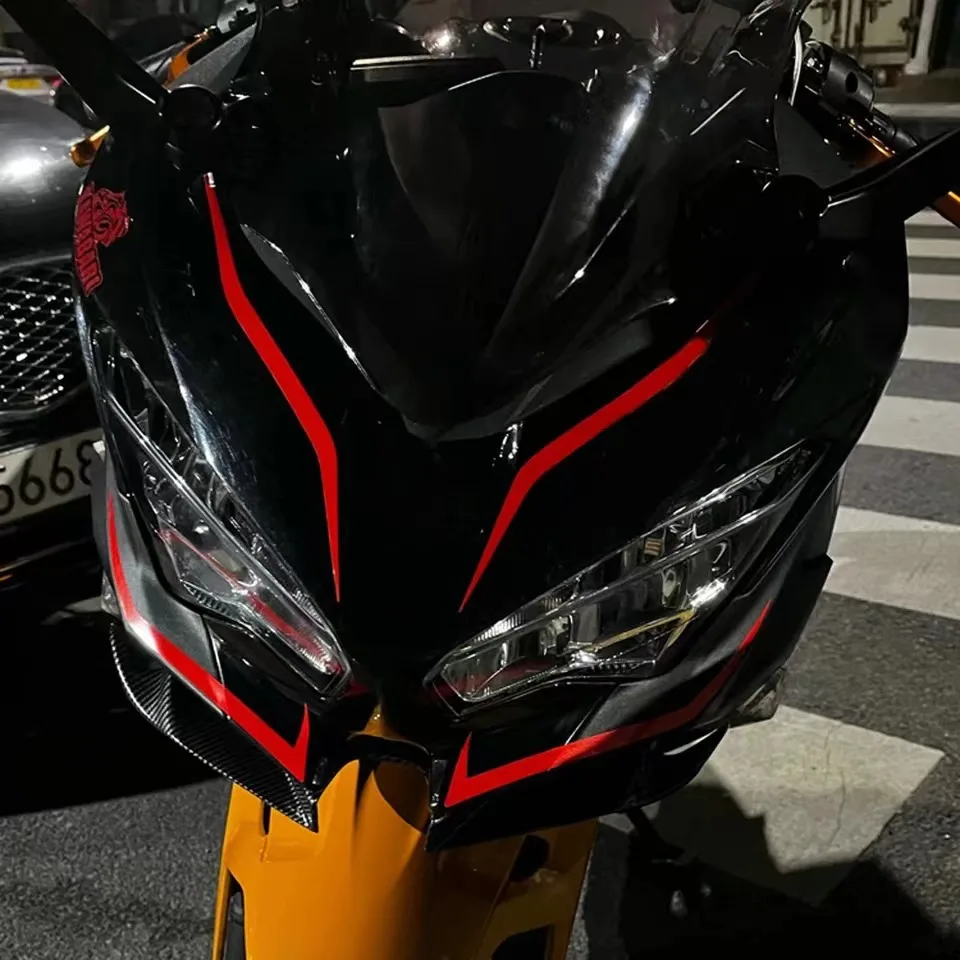 4PCS รถจักรยานยนต์ Fairing สติกเกอร์ตกแต่งสะท้อนแสง Cool ด้านหน้าดึงไฟหน้าสําหรับ Kawasaki Ninja NINJA400 H2 H2SX