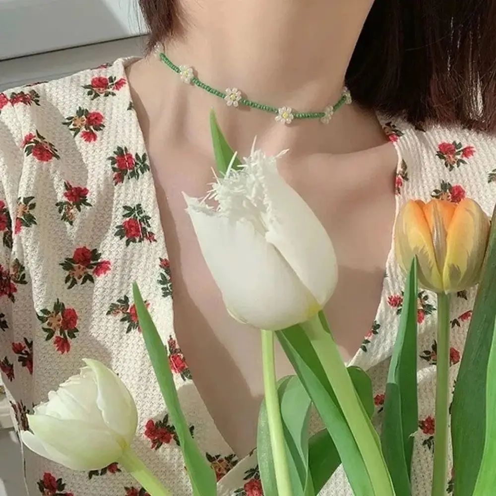 Chic Handmade Female Lovely Daisy Vacation Women Necklace Bohemia Choker Flowers Beaded Necklace Clavicle Necklace